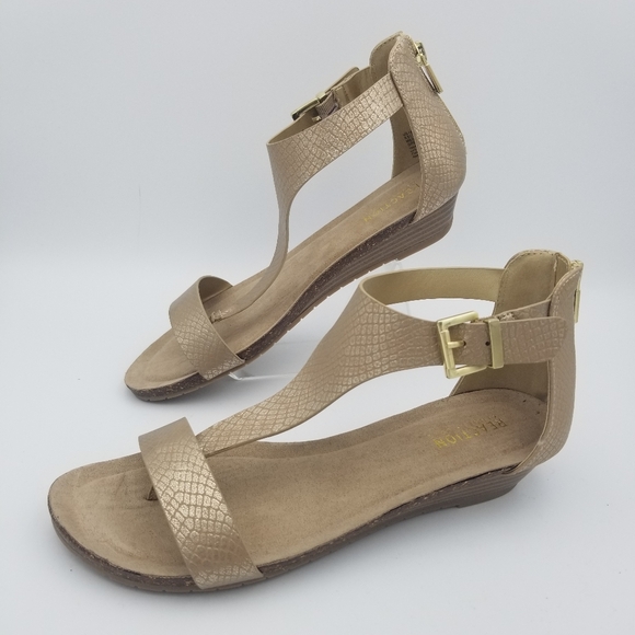 NWOT Kenneth Cole Reaction Great Gal T-Strap Wedge Sandals, Soft Gold, Size 8.5 - Picture 7 of 16